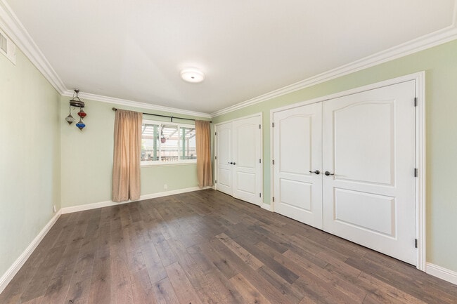 Building Photo - 685 Comet Dr