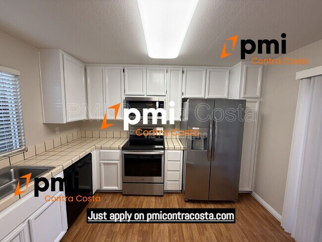 Building Photo - 974 Signal Ct