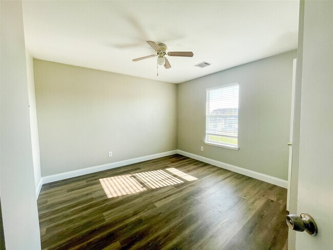 Building Photo - 11913 Longwood Garden Way