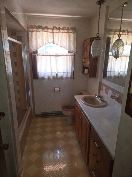 Building Photo - 28 Burt St