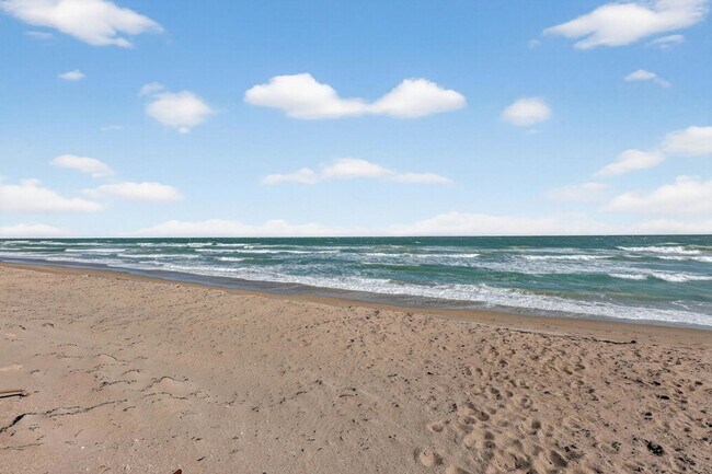 Building Photo - 7410 S Ocean Dr