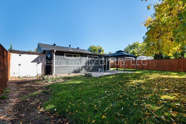 Building Photo - 2245 S King St