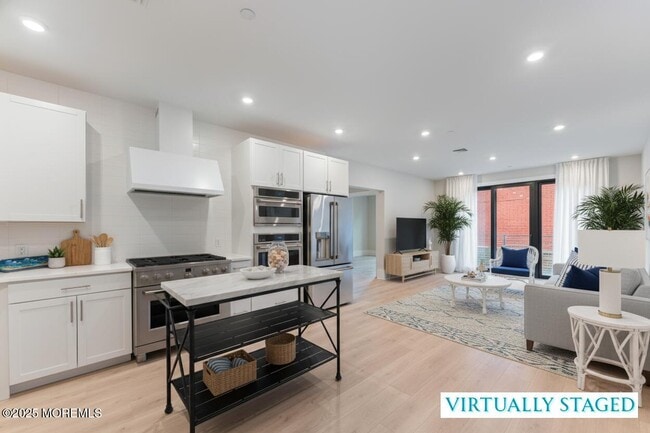 Building Photo - 215 2nd Ave