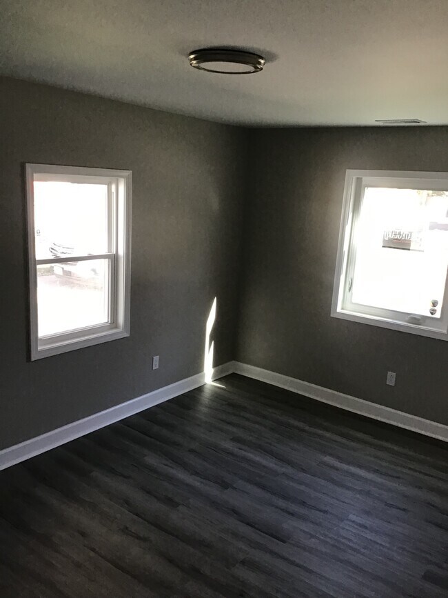 Building Photo - 255 Minocqua St