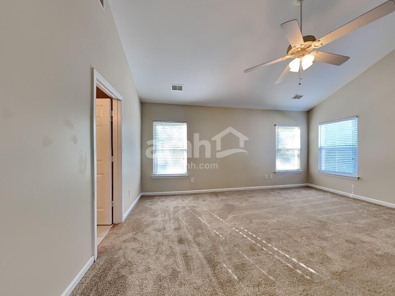 Building Photo - 136 Graduate Ln