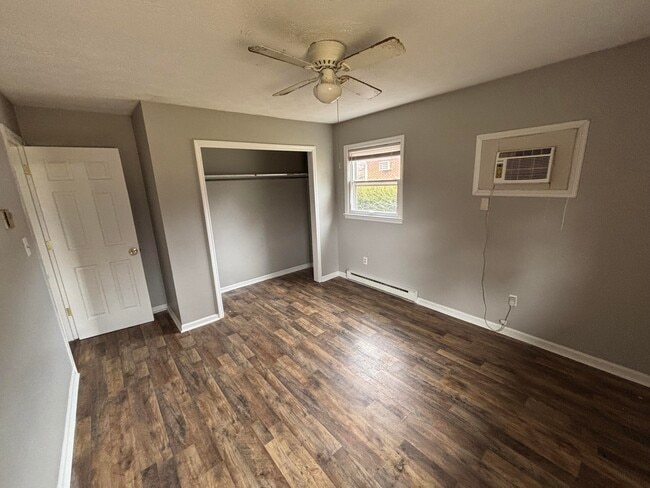 Building Photo - 328 Garden Park Dr