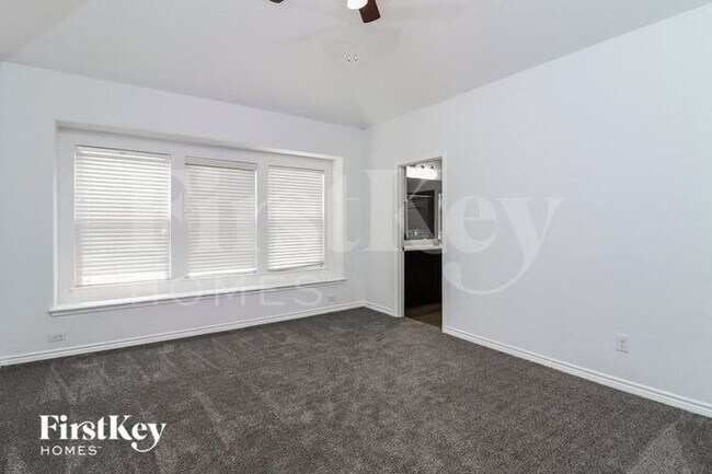 Building Photo - 6114 Barnacle Dr