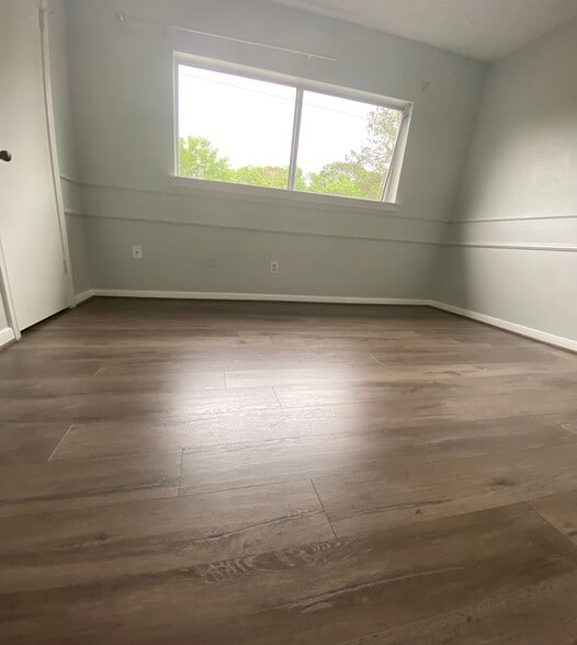 Building Photo - 7842 Winehill Ln