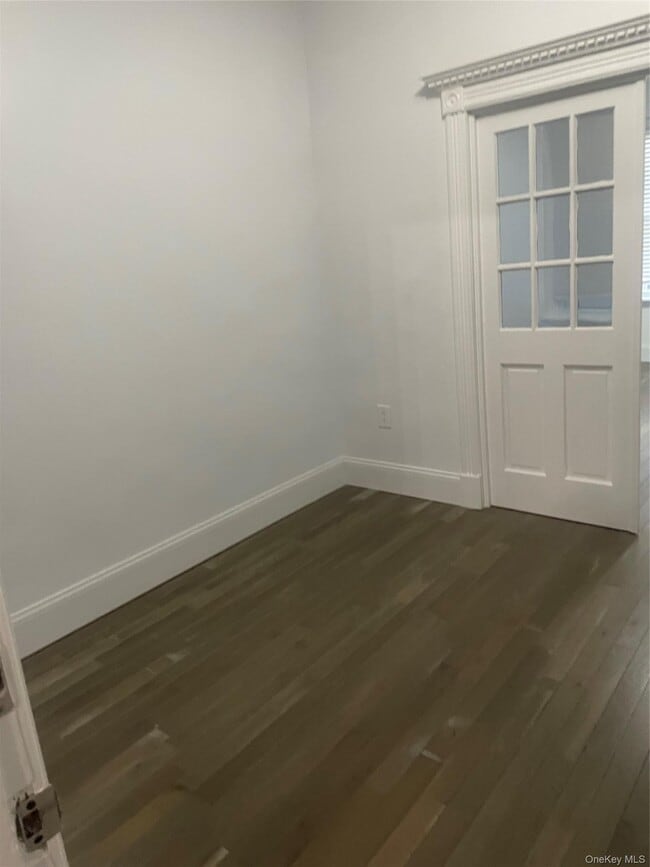 Building Photo - 17-20 Menahan St