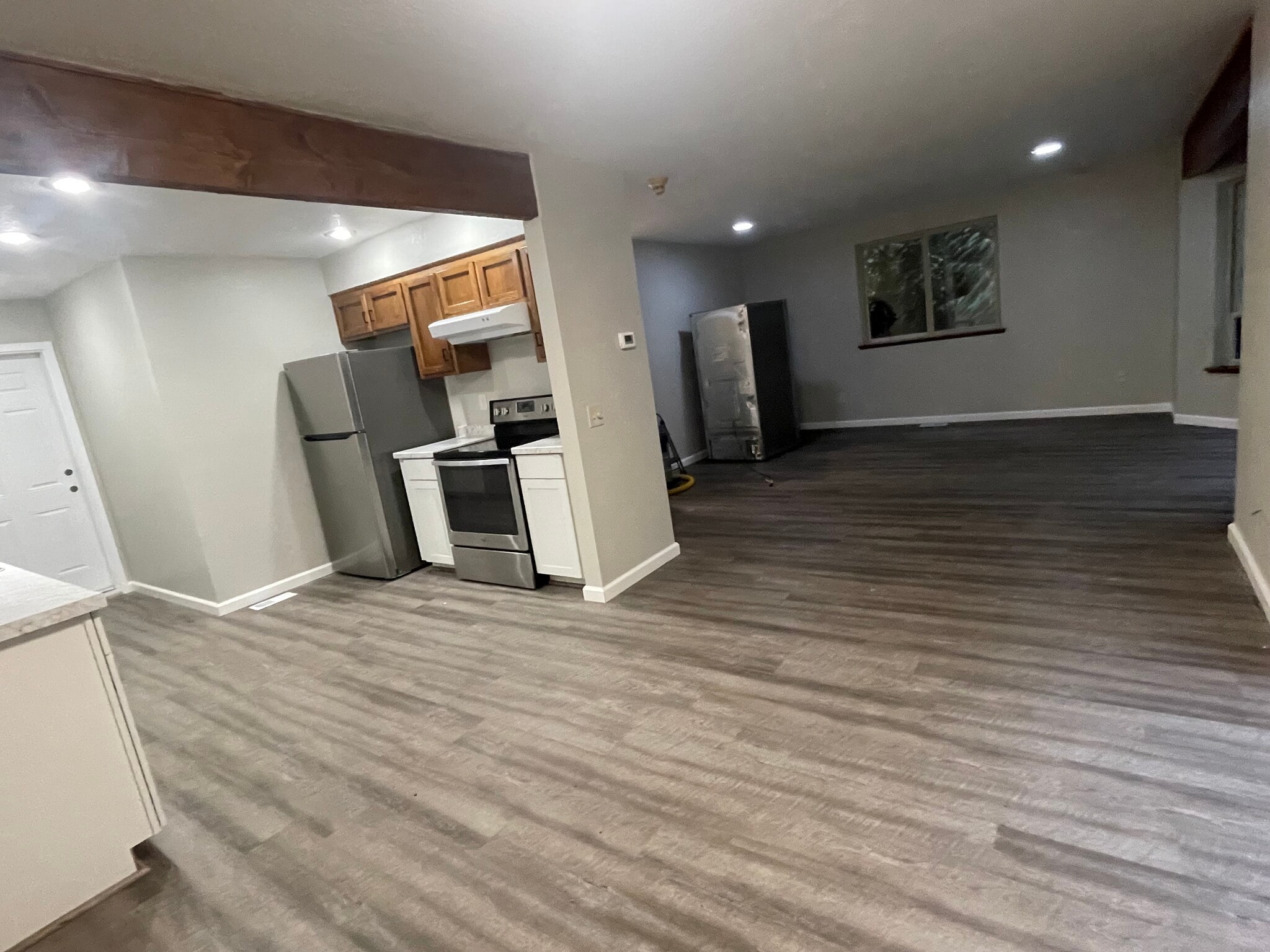 Building Photo - 14210 Beverly Park Rd