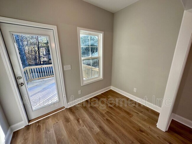 Building Photo - 107 Lasso Drive