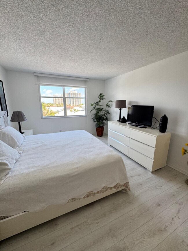 Building Photo - 5200 N Ocean Blvd