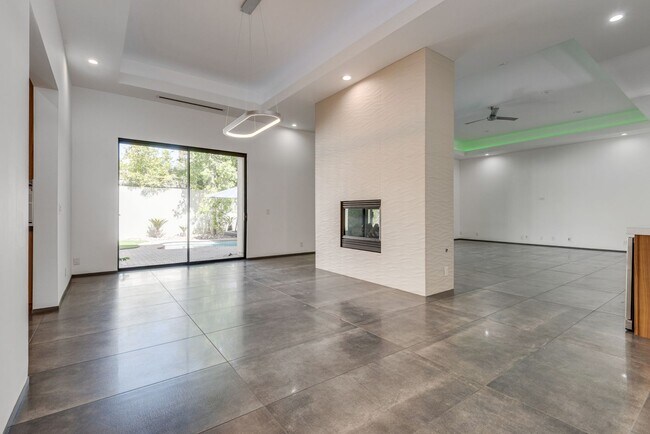 Building Photo - Luxury Summerlin Living in Gated Canyon Crest Community