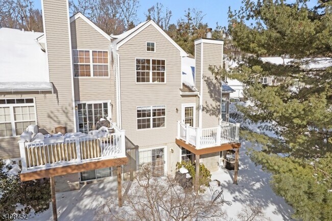 Building Photo - 12 Woodmont Dr