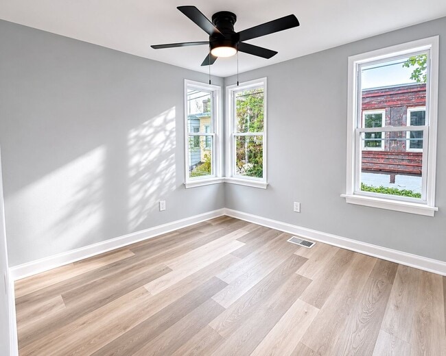 Building Photo - Spacious 3BR Rental with Central Air & Private Yard