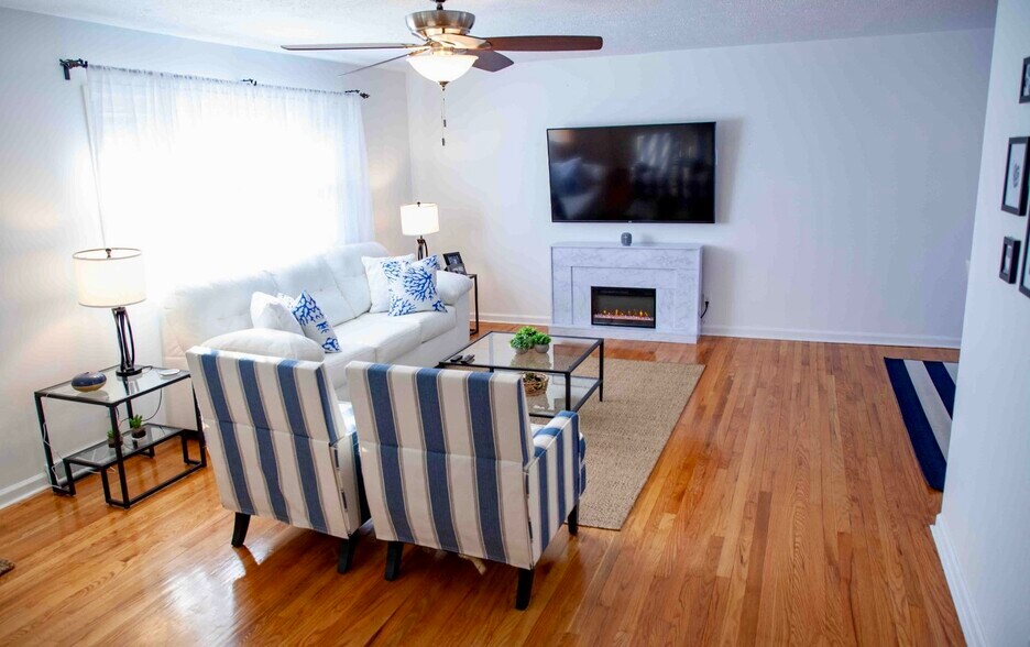 Building Photo - 6738 Red Fox Rd