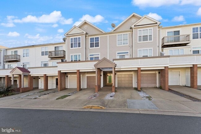Building Photo - 44210 Shady Glen Terrace