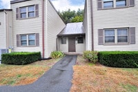 Building Photo - 710 Twin Circle Dr