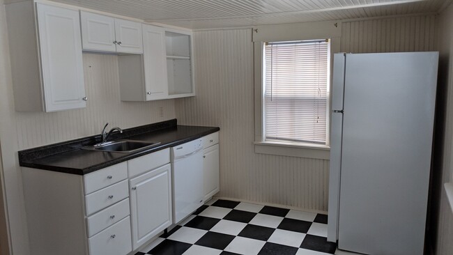 Building Photo - 3 bedroom home in Iowa City's Northside Neighborhood