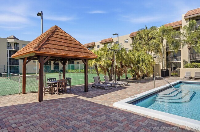 Building Photo - 10401 W Broward Blvd