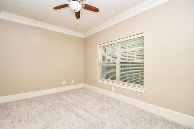 Building Photo - 716 Nicholson St