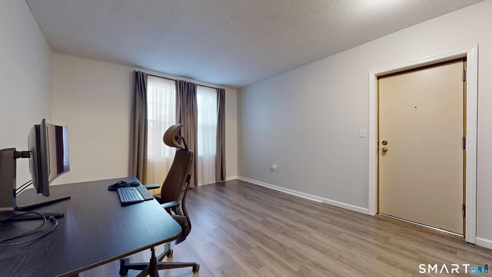 Building Photo - 49 Willard St