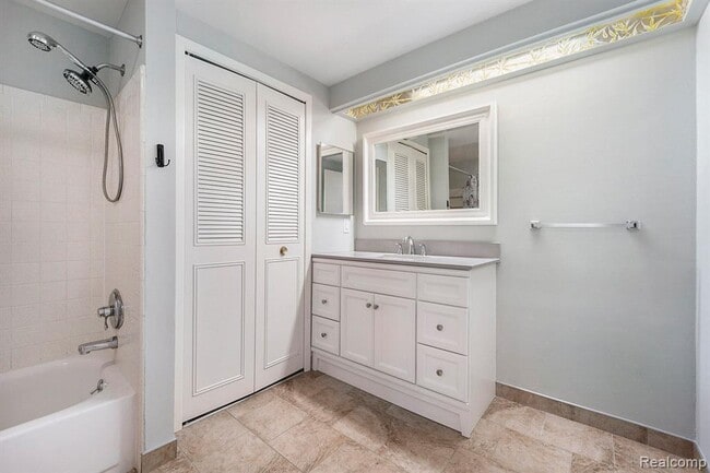 Building Photo - 8691 Kennedy Cir N