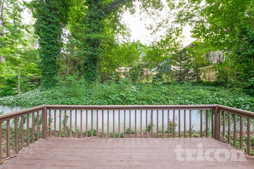 Building Photo - 1374 Live Oak Ln