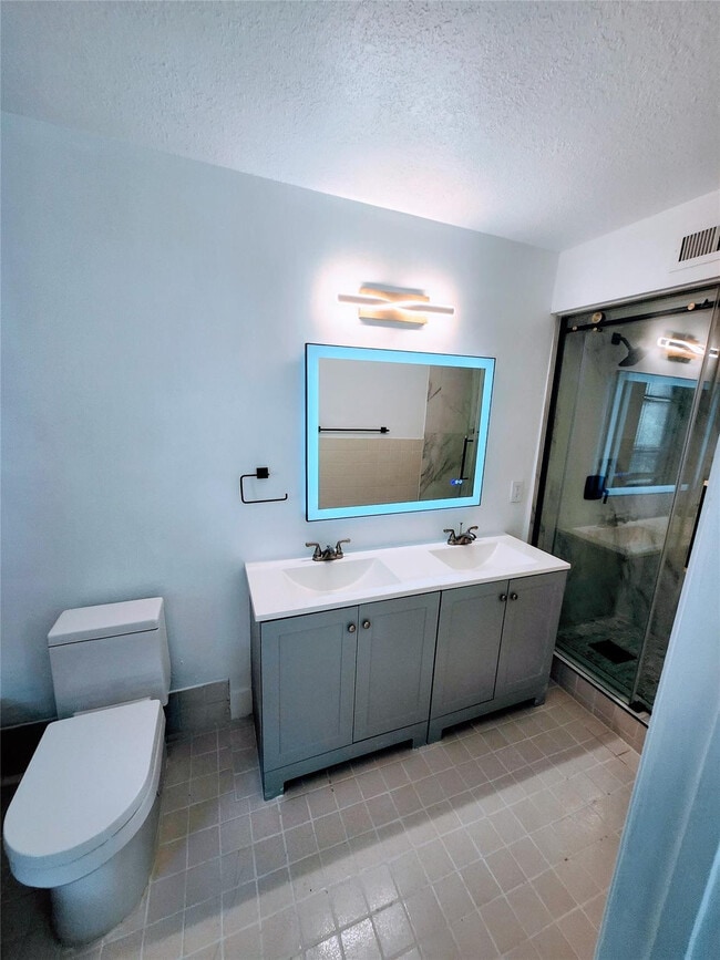 Building Photo - 793 NE 206th St