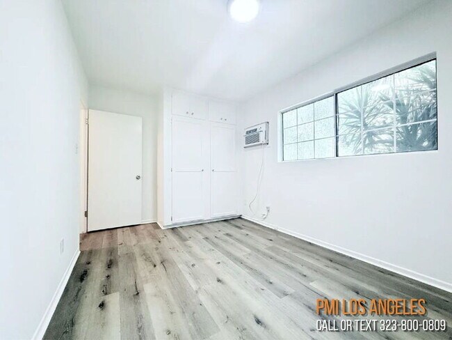 Building Photo - 10565 Camarillo St