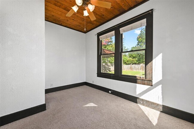 Building Photo - 5112 Caswell Ave