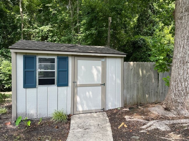 Building Photo - Peaceful Home in Pamlico Village
