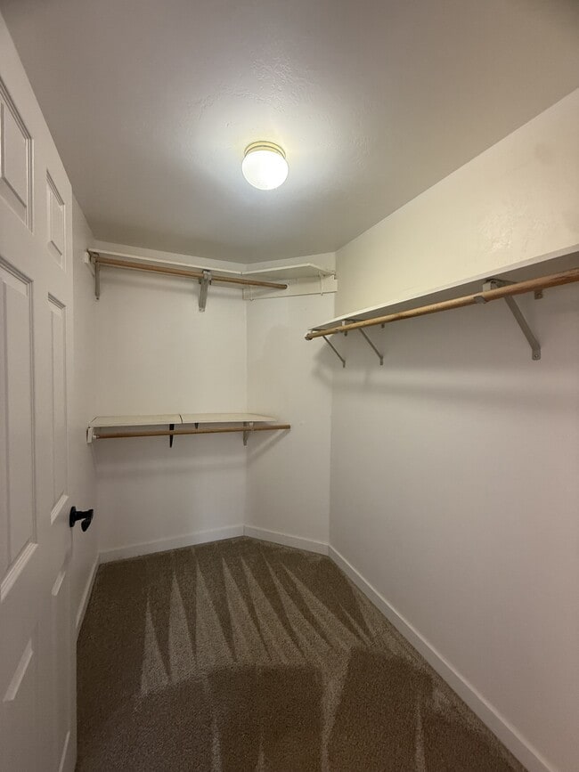 Building Photo - 6128 Thornbury Ct SE