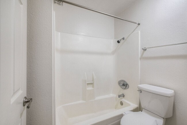 Building Photo - Gated Community - Ready To Go