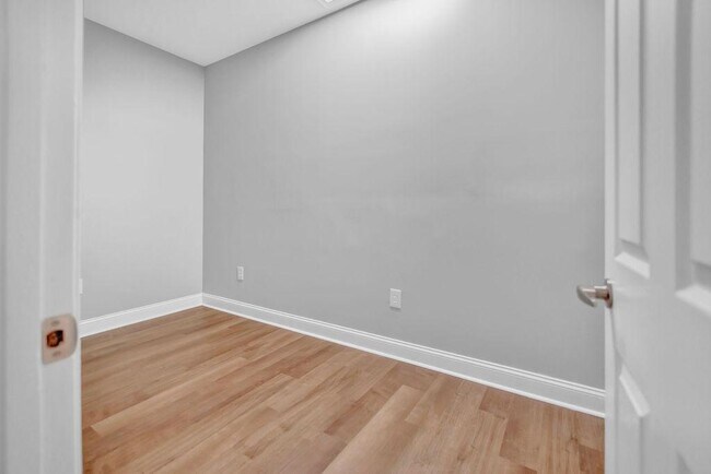 Building Photo - 1802 E 29th St