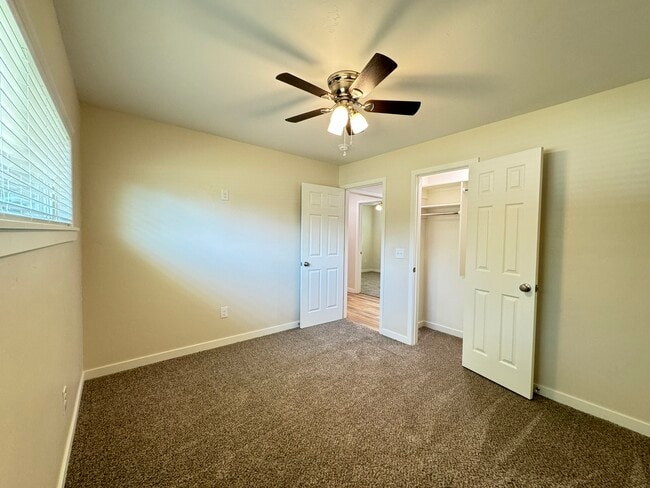 Building Photo - 1442 E Broadway St