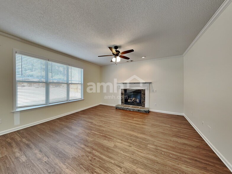 Building Photo - 145 Summit Point Dr