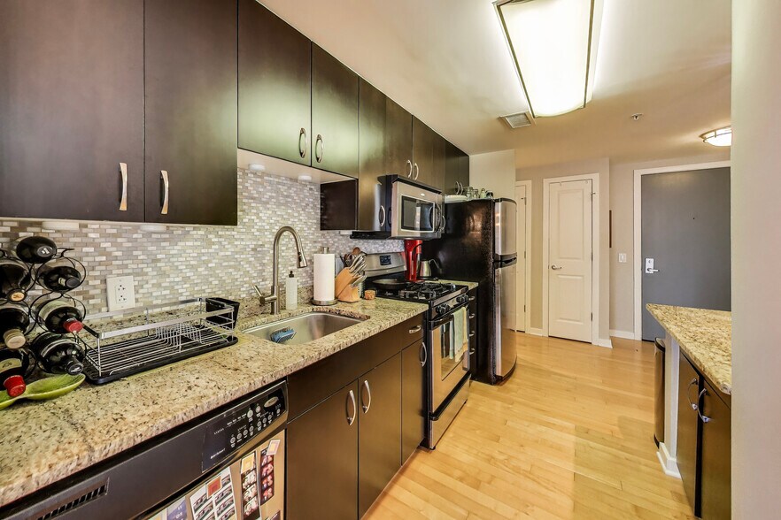 Building Photo - 475 K St NW