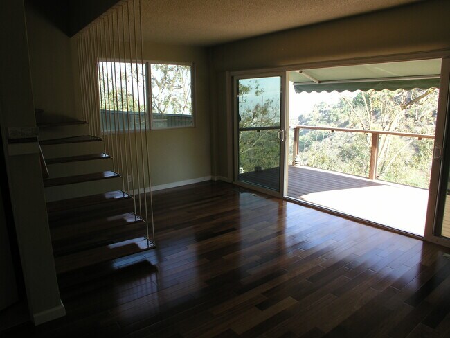 Building Photo - 7020 Pacific View Dr