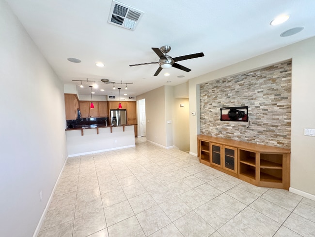 Building Photo - 207 Heligan Ln