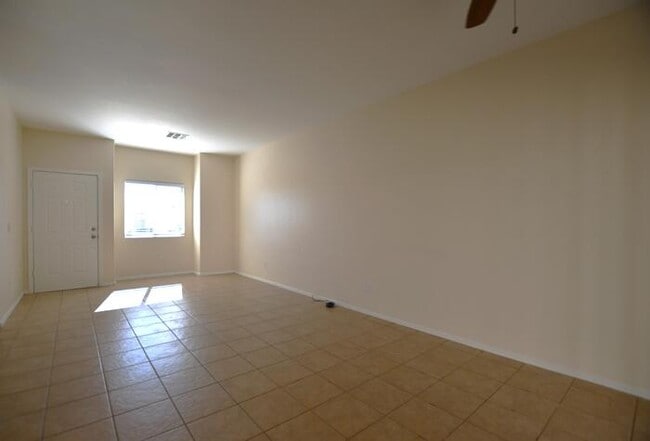 Building Photo - 2300 E Magma Rd