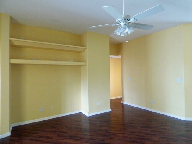 Building Photo - Beautiful 3 BR, 2 Bath Home, All Electric, Vaulted Ceilings, Walk-In Closets, Garage