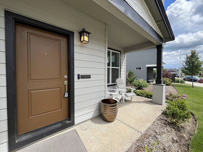 Building Photo - Spacious Modern Home with Open-Concept Living, Elegant Interior Features & Attached Garage