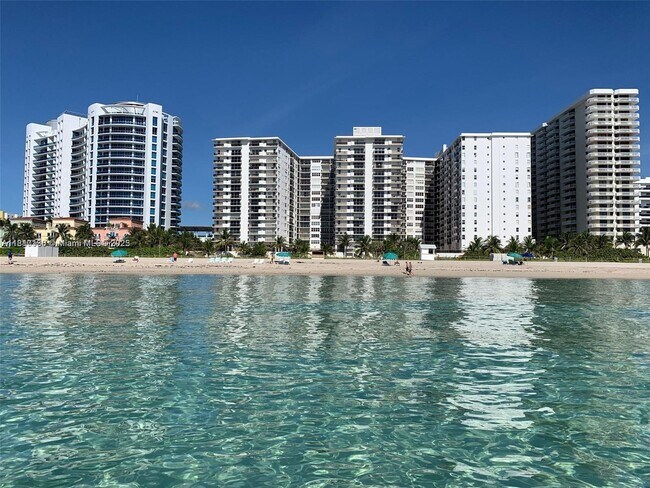 Building Photo - 6039 Collins Ave
