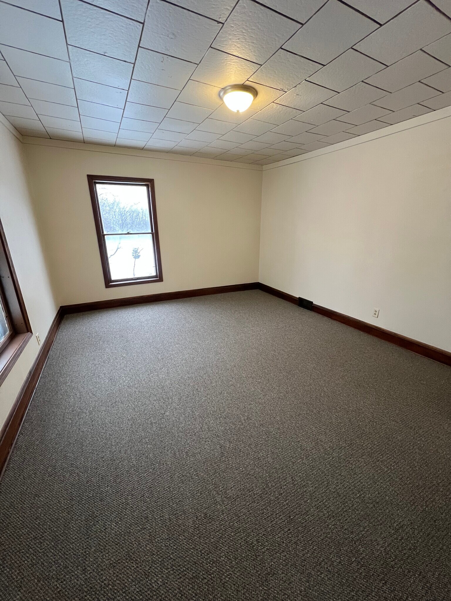 Primary Bedroom - 101 Pleasant St
