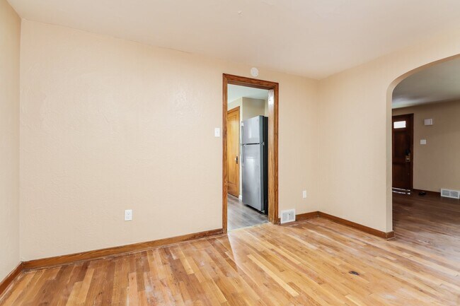 Building Photo - 65 W Bellecrest Ave