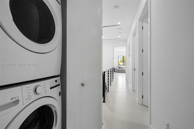 Building Photo - 442 SW 15th Rd