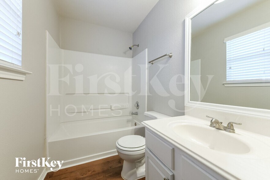 Building Photo - 29635 Evergreen Hills Dr