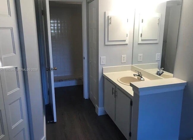 Building Photo - 9999 Summerbreeze Dr