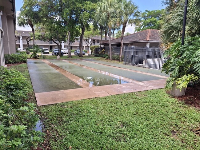 Building Photo - 8770 Royal Palm Blvd